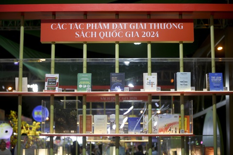 Hơn 80.000 ấn phẩm được bán ra tại Lễ hội Đường sách Tết Ất Tỵ 2025 - Ảnh 2. Hơn 80.000 ấn phẩm được bán ra tại Lễ hội Đường sách Tết Ất Tỵ 2025 - Ảnh 2.