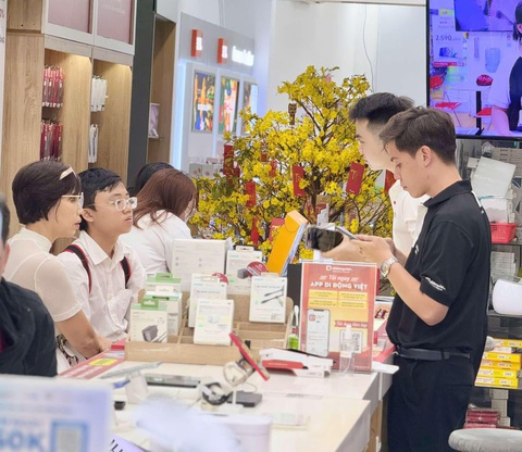 Bán lẻ công nghệ vẫn tăng doanh thu dù giảm cửa hàng phục vụ Tết - Ảnh 1. Bán lẻ công nghệ vẫn tăng doanh thu dù giảm cửa hàng phục vụ Tết - Ảnh 1.
