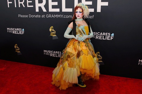 - Ảnh 2. Taylor Swift, Cardi B, Billie Eilish và dàn sao tỏa sáng trên thảm đỏ Grammy 2025 - Ảnh 3.