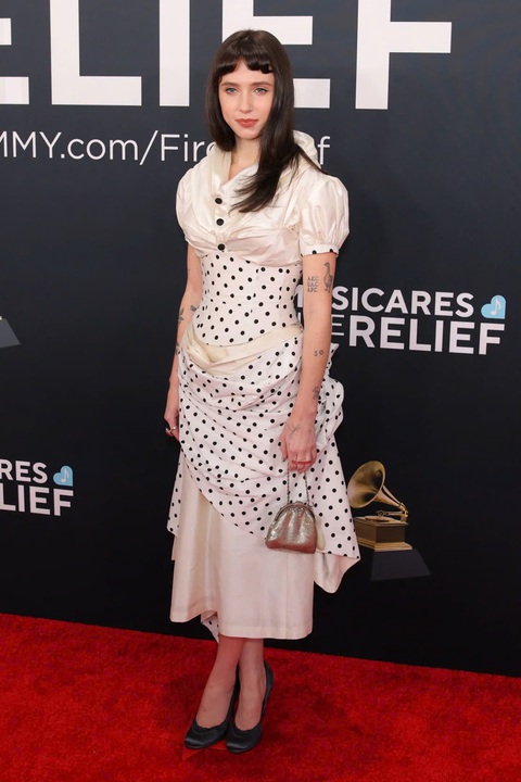 - Ảnh 6. Taylor Swift, Cardi B, Billie Eilish và dàn sao tỏa sáng trên thảm đỏ Grammy 2025 - Ảnh 10.