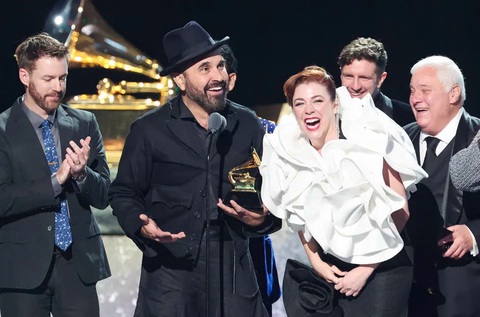 Váy hoa của SIXDO khoe sắc tại Grammy 2025 - Ảnh 1. Váy hoa của SIXDO khoe sắc tại Grammy 2025 - Ảnh 1.