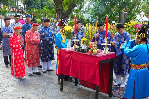 Đến Lễ hội Khai hạ - Cầu an tại lăng Lê Văn Duyệt, mong vạn vật phát triển thái hoà - Ảnh 2. Lễ hội Khai hạ - Cầu an tại lăng Lê Văn Duyệt, mong vạn vật phát triển thái hoà - Ảnh 1.