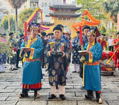 Đến Lễ hội Khai hạ - Cầu an tại lăng Lê Văn Duyệt, mong vạn vật phát triển thái hoà - Ảnh 4. Lễ hội Khai hạ - Cầu an tại lăng Lê Văn Duyệt, mong vạn vật phát triển thái hòa - Ảnh 3.
