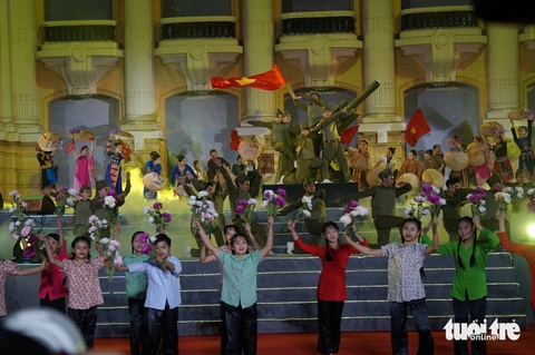 Các anh trai say hi khuấy động chương trình nghệ thuật mừng Đảng - Ảnh 5. Các anh trai say hi khuấy động chương trình nghệ thuật mừng Đảng - Ảnh 5.