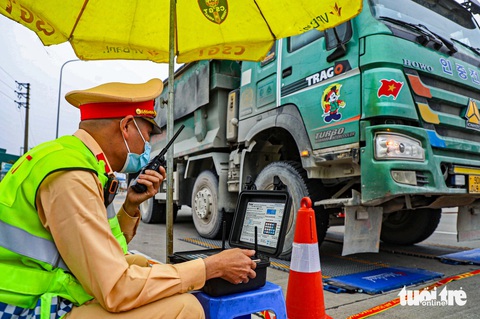 Các lỗi giao thông được Hà Nội đề xuất tăng mức phạt lên tới 120 triệu - Ảnh 1.