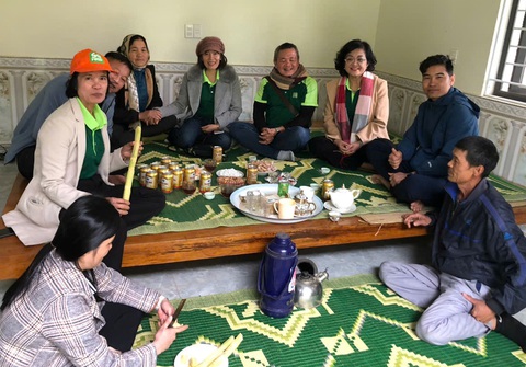 Giám đốc, chủ tịch công đoàn đến nhà chúc Tết, lo xe đón công nhân trở lại - Ảnh 2.