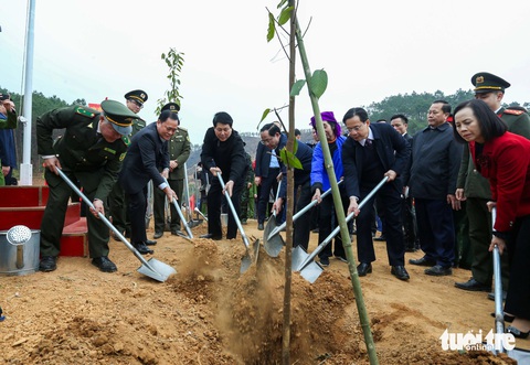 Chủ tịch nước Lương Cường: Trồng cây bản địa, có khả năng chống chịu với biến đổi khí hậu - Ảnh 3.