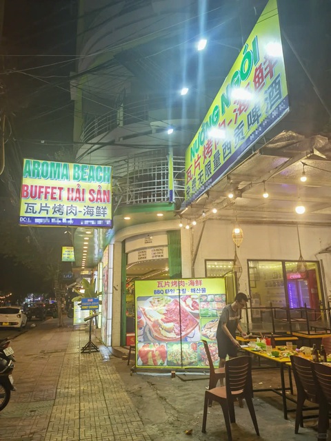 Khách du lịch Trung Quốc nhiều lần bất bình với quán ăn bị tố “chặt chém” ở Nha Trang. - Ảnh 1. Khách du lịch Trung Quốc nhiều lần bất bình với quán ăn bị tố 'chặt chém' ở Nha Trang - Ảnh 1.
