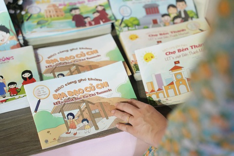 Hà Nội - Sài Gòn du ký khám phá Việt Nam tươi đẹp qua trang sách - Ảnh 1. Hà Nội - Sài Gòn du ký khám phá Việt Nam tươi đẹp qua trang sách - Ảnh 1.