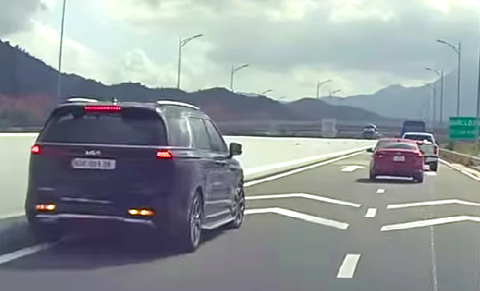 Xác minh clip ô tô lùi trên cao tốc Nha Trang - Cam Lâm - Ảnh 1. Xác minh thông tin ô tô lùi trên cao tốc Nha Trang - Cam Lâm - Ảnh 1.