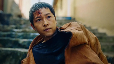Nghịch lý phim mới của Song Joong Ki: Dân Hàn ghẻ lạnh đến thua lỗ, chiếu Netflix lại gây sốt - Ảnh 3. Phim mới của Song Joong Ki gây sốt trên Netflix, dù bị dân Hàn ghẻ lạnh - Ảnh 3.
