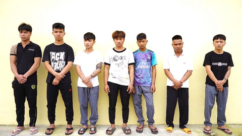 Bắt nhóm thanh thiếu niên vô cớ chém người đi đường - Ảnh 1.