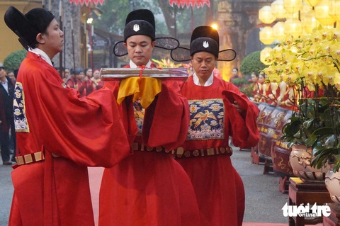 Chủ tịch nước Lương Cường dâng hương khai xuân tại Hoàng thành Thăng Long - Ảnh 5. Chủ tịch nước Lương Cường dâng hương khai xuân tại Hoàng thành Thăng Long - Ảnh 5.