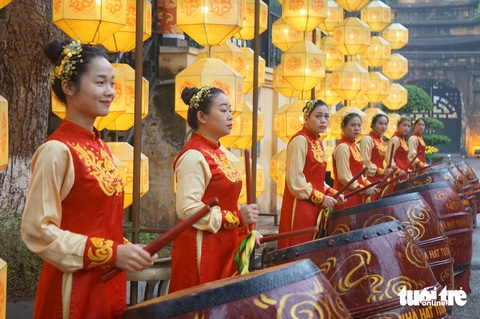Chủ tịch nước Lương Cường dâng hương khai xuân tại Hoàng thành Thăng Long - Ảnh 11. Chủ tịch nước Lương Cường dâng hương khai xuân tại Hoàng thành Thăng Long - Ảnh 11.