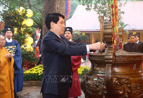Chủ tịch nước Lương Cường dâng hương khai xuân tại Hoàng thành Thăng Long - Ảnh 1. Chủ tịch nước Lương Cường dâng hương khai xuân tại Hoàng thành Thăng Long - Ảnh 1.