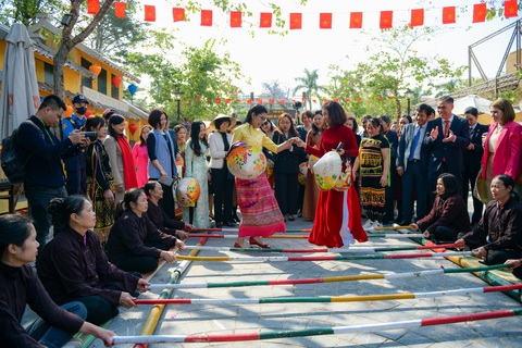Home Hanoi Xuan: Hành trình nửa thập kỷ tôn vinh Tết Việt - Ảnh 7. Home Hanoi Xuan: Hành trình nửa thập kỷ tôn vinh Tết Việt - Ảnh 7.