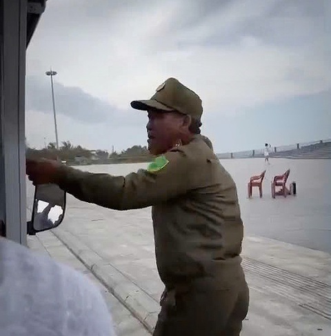 Du khách lại tố bảo vệ Tháp Nghinh Phong Phú Yên chửi bới xúc phạm - Ảnh 1. Du khách lại tố bảo vệ tháp Nghinh Phong chửi bới xúc phạm - Ảnh 1.