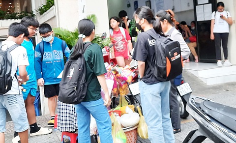 Định hình lại hoạt động dạy thêm, học thêm: Nhiều thay đổi từ giáo viên - Ảnh 2. Định hình lại hoạt động dạy thêm, học thêm: Nhiều thay đổi từ giáo viên - Ảnh 2.