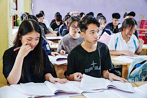 Định hình lại hoạt động dạy thêm, học thêm: Nhiều thay đổi từ giáo viên - Ảnh 3. Định hình lại hoạt động dạy thêm, học thêm: Nhiều thay đổi từ giáo viên - Ảnh 3.