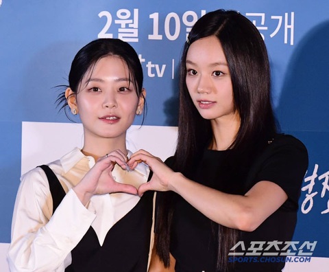 Lee Hye Ri tiết lộ cảnh hôn ướt áo với Jung Soo Bin: Trông khá dễ thương - Ảnh 4.