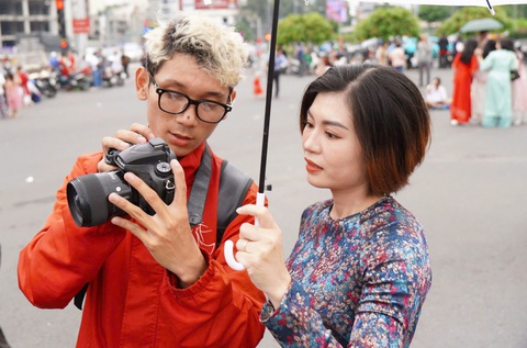 Bạn trẻ chụp hình sống ảo kiếm bộn tiền - Ảnh 2. Bạn trẻ chụp hình sống ảo kiếm bộn tiền - Ảnh 2.