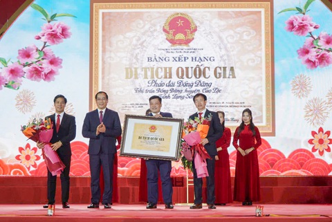 Du khách mê mẩn trước lễ hội hoa đào duy nhất ở Việt Nam - Ảnh 9. Du khách mê mẩn trước lễ hội hoa đào ở Việt Nam - Ảnh 9.