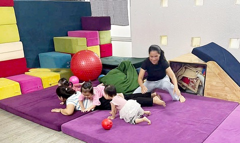 Giao tiếp với trẻ không giao tiếp bằng 'thực hành tâm vận động' - Ảnh 1. Giao tiếp với trẻ không giao tiếp bằng 'thực hành tâm vận động' - Ảnh 1.