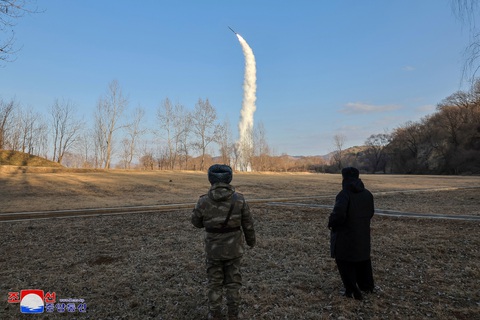 KCNA: Vũ khí hạt nhân của Triều Tiên không phải để mặc cả, nhưng để thực chiến - Ảnh 1. KCNA: Vũ khí hạt nhân Triều Tiên không phải để mặc cả, mà để chiến đấu bảo vệ chủ quyền - Ảnh 1.