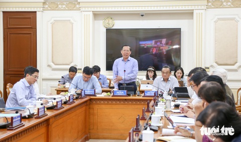 Chủ tịch TP.HCM tham vấn chuyên gia về tăng trưởng hai con số trước biến động thế giới - Ảnh 1.