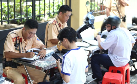 Vi phạm luật giao thông: Lỗi nào nên tăng mức phạt? - Ảnh 1. Vi phạm luật giao thông: Lỗi nào nên tăng mức phạt? - Ảnh 1.