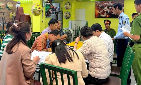 Dứt điểm nạn 'chặt chém' du khách, dễ hay khó? - Ảnh 1. Dứt điểm nạn 'chặt chém' du khách, dễ hay khó? - Ảnh 1.