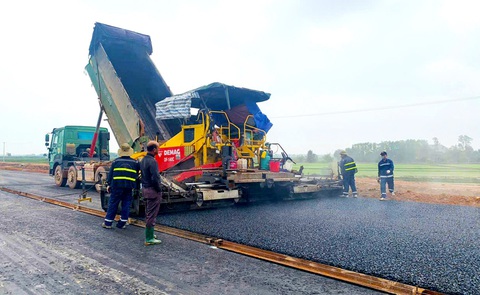 Đầu năm nhộn nhịp công trường cao tốc Bắc - Nam - Ảnh 1. Đầu năm nhộn nhịp công trường cao tốc Bắc - Nam - Ảnh 1.