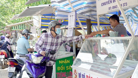 Làm gì để bán vé số dạo quy củ và chuyên nghiệp hơn? - Ảnh 1. Làm gì để bán vé số dạo quy củ và chuyên nghiệp hơn? - Ảnh 1.