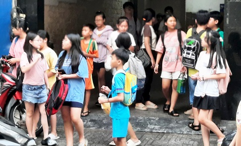 Dạy thêm - học thêm: Giáo viên, nhà trường chờ hướng dẫn - Ảnh 1. Dạy thêm - học thêm: Giáo viên, nhà trường chờ hướng dẫn - Ảnh 1.