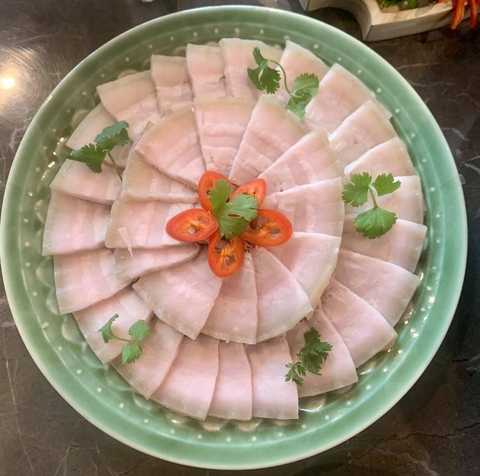 Bếp bà Hoà chỉ cách nấu cháo ám ăn kèm thịt ba chỉ luộc chấm mắm tôm, lạc rang thơm giòn... - Ảnh 2.