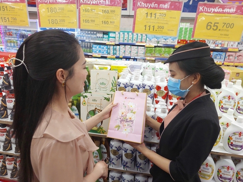 Siêu thị tung 'mưa' ưu đãi dành riêng cho phái đẹp dịp 8-3 - Ảnh 1.