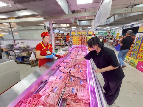 Siêu thị tung 'mưa' ưu đãi dành riêng cho phái đẹp dịp 8-3 - Ảnh 2.