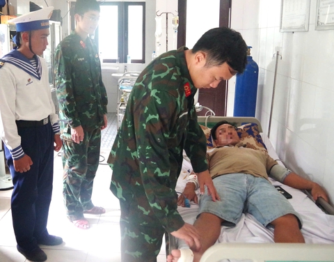 Ngư dân bị cá mao tiên đâm vào chân - Ảnh 1. Liên tục các vụ ngư dân bị cá đâm trọng thương - Ảnh 1.