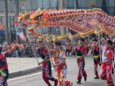 Hoa hậu H'hen Niê hóa trang thành ly cà phê Ban Mê - Ảnh 11.