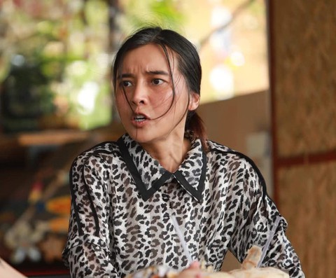 Trương Minh Quốc Thái, Lily Chen nhuộm đen da để quay Mẹ biển - Ảnh 2. Trương Minh Quốc Thái, Lily Chen nhuộm đen da để quay Mẹ biển - Ảnh 2.