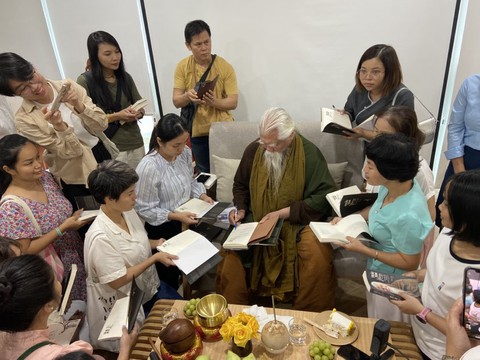 Thiền sư Yantra Amaro của tác phẩm ‘Trái tim không’ viên tịch - Ảnh 8. Thiền sư Yantra Amaro của tác phẩm ‘Trái tim không’ viên tịch - Ảnh 7.