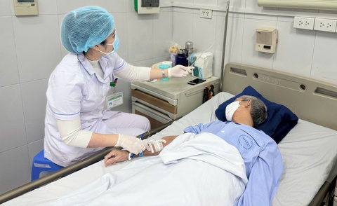 Lỡ nuốt tăm tre, cụ ông phải cắt bỏ một phần gan - Ảnh 1. Thói quen ngậm tăm tre, cụ ông phải cắt bỏ một phần gan - Ảnh 1.