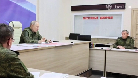 Ông Putin lần đầu thị sát vùng Kursk từ khi bị Ukraine tấn công - Ảnh 3. Ông Putin lần đầu thị sát vùng Kursk từ khi bị Ukraine tấn công - Ảnh 2.