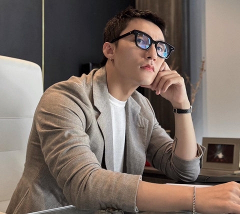 Chiếc áo năm 2019 của Kim Sae Ron có thể là cú quay xe; Đàm Vĩnh Hưng thay đổi luật sư lần hai - Ảnh 7. Diễn biến mới nhất vụ Kim Soo Hyun và Kim Sar Ron; Đàm Vĩnh Hưng thay đổi luật sư lần hai - Ảnh 5.