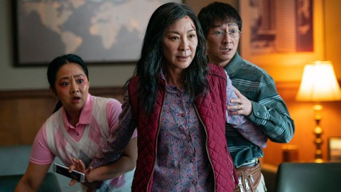 Mickey 17 của Bong Joon Ho và các đạo diễn châu Á thành công tại Hollywood nhờ đâu? - Ảnh 7. Mickey 17 của Bong Joon Ho và các đạo diễn châu Á thành công tại Hollywood nhờ đâu? - Ảnh 7.
