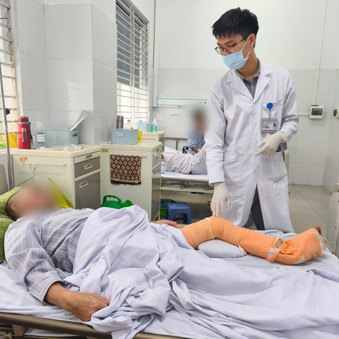 Người đàn ông lái tàu biển suýt phải cắt bỏ chân vì ‘vi khuẩn ăn thịt người’ - Ảnh 1. Người lái tàu biển suýt bị cắt bỏ chân vì ‘vi khuẩn ăn thịt người’ - Ảnh 1.