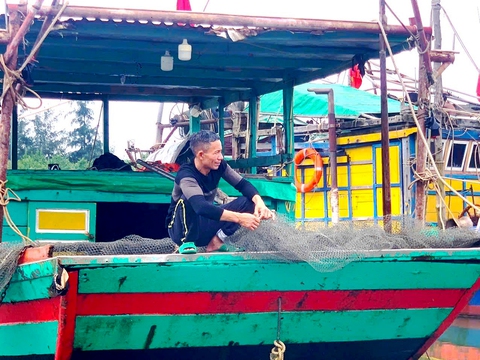 Ngư dân 'đỏ mắt' tìm bạn đi biển - Ảnh 1. Ngư dân 'đỏ mắt' tìm bạn đi biển - Ảnh 1.