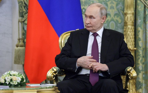 Ông Putin đặt hàng loạt câu hỏi về ngừng bắn ở Ukraine - Ảnh 1. Ông Putin đặt hàng loạt câu hỏi về ngừng bắn ở Ukraine - Ảnh 1.