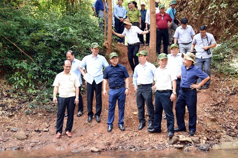 Lãnh đạo tỉnh Đồng Nai khảo sát khu vực cầu Mã Đà nối Bình Phước - Ảnh 1.