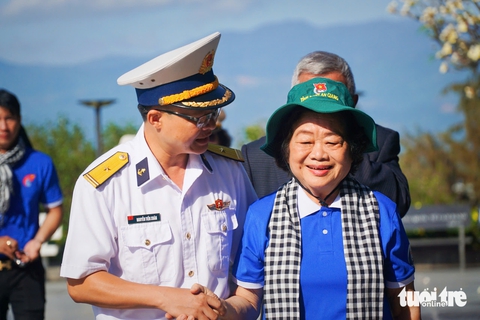 Tưởng niệm chiến sĩ Gạc Ma: Tròn 10 năm đặt viên đá đầu tiên xây khu tưởng niệm - Ảnh 3. 10 năm, hơn nửa triệu người đến viếng Khu tưởng niệm chiến sĩ Gạc Ma - Ảnh 3.